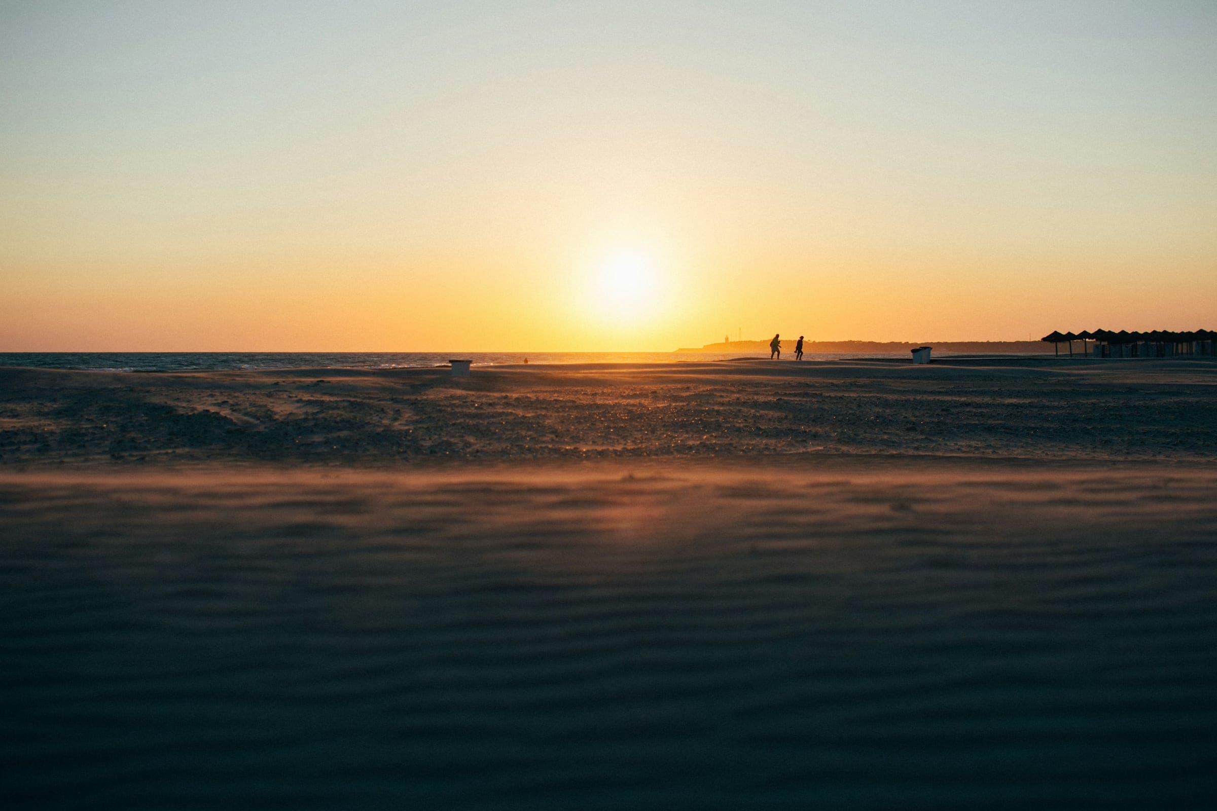 Amanecer sobre el Atlántico en Conil de la Frontera